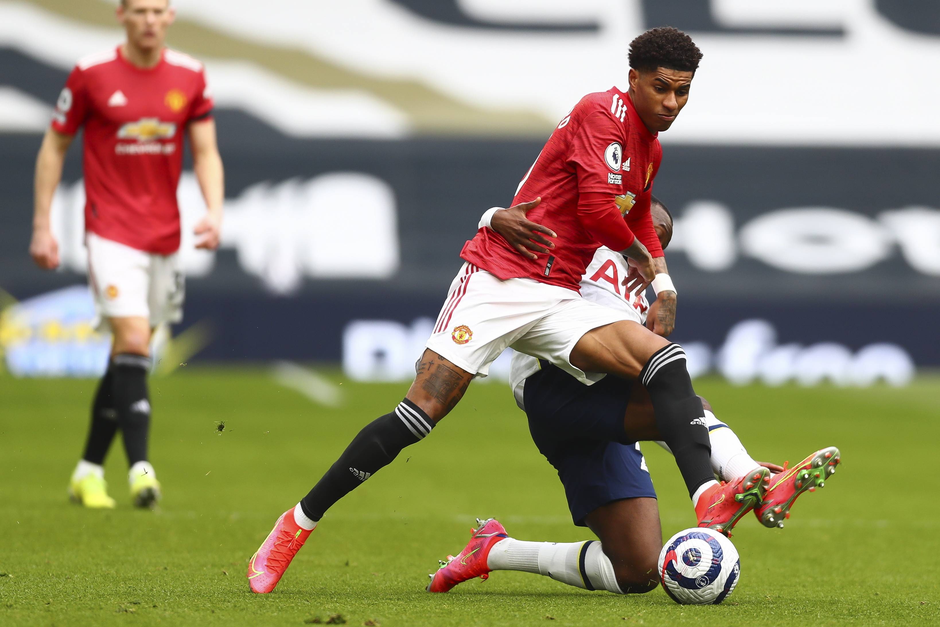 尽管他尚未 尽管他尚未